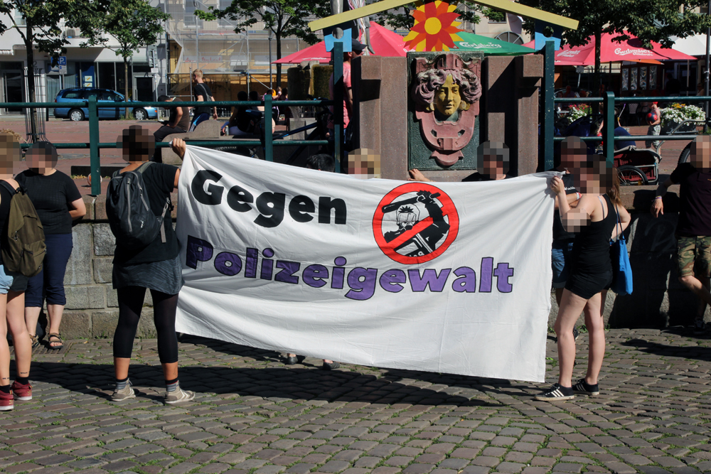 http://www.neu.antifa-kiel.org/wp-content/uploads/import/Polizeigewalt Gaarden/polizeigewalt1.jpg