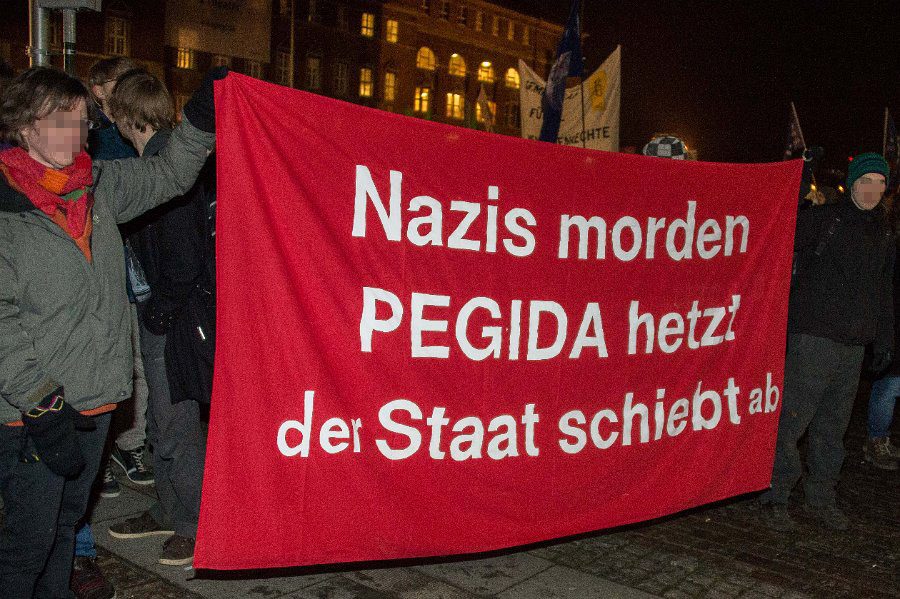 http://www.neu.antifa-kiel.org/wp-content/uploads/import/pics/turnleftsmashright/Willkommen-7664.jpg