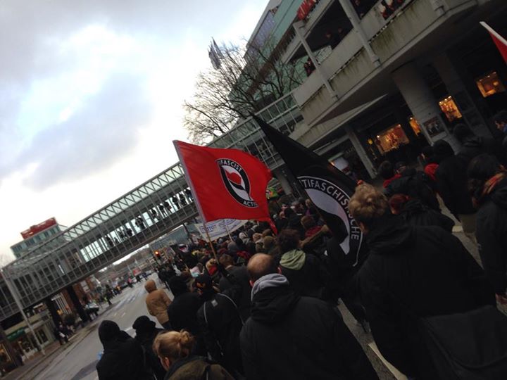 http://www.neu.antifa-kiel.org/wp-content/uploads/import/pics/turnleftsmashright/turnleftsmashright2.0/11072004_649955458468888_8559382084151264539_n.jpg