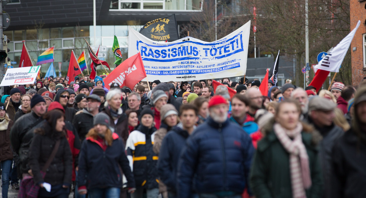 http://www.neu.antifa-kiel.org/wp-content/uploads/import/pics/turnleftsmashright/turnleftsmashright2.0/8Y1A1415.jpg