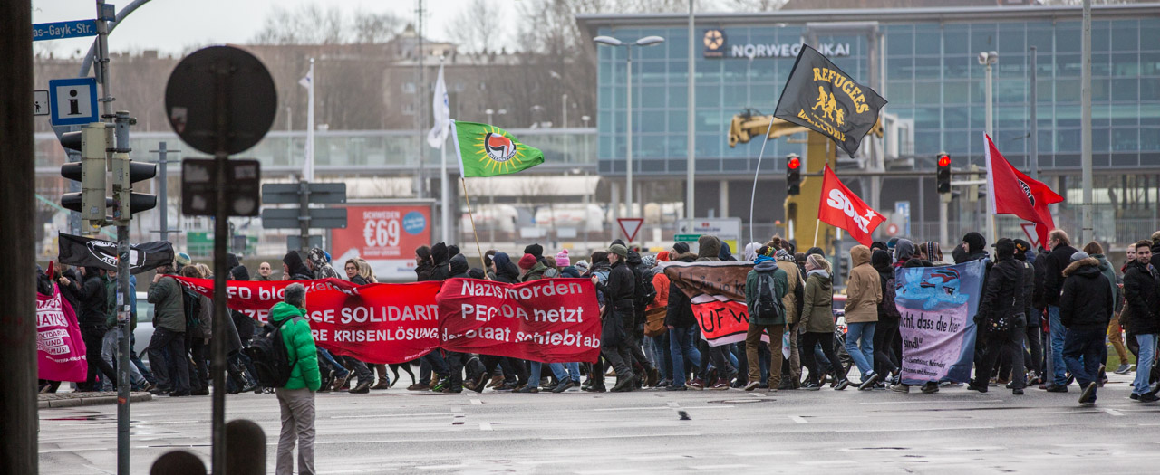 http://www.neu.antifa-kiel.org/wp-content/uploads/import/pics/turnleftsmashright/turnleftsmashright2.0/8Y1A1425.jpg