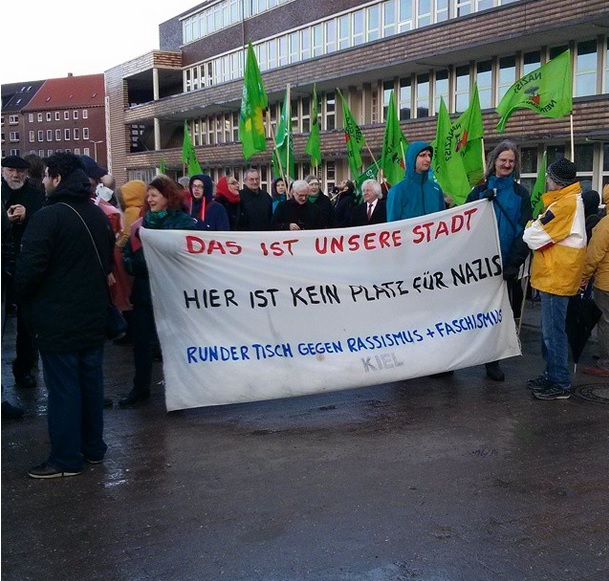 http://www.neu.antifa-kiel.org/wp-content/uploads/import/pics/turnleftsmashright/turnleftsmashright2.0/rt.jpg